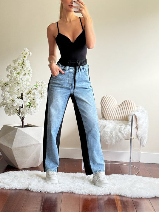 Jogger de jeans con mono negro