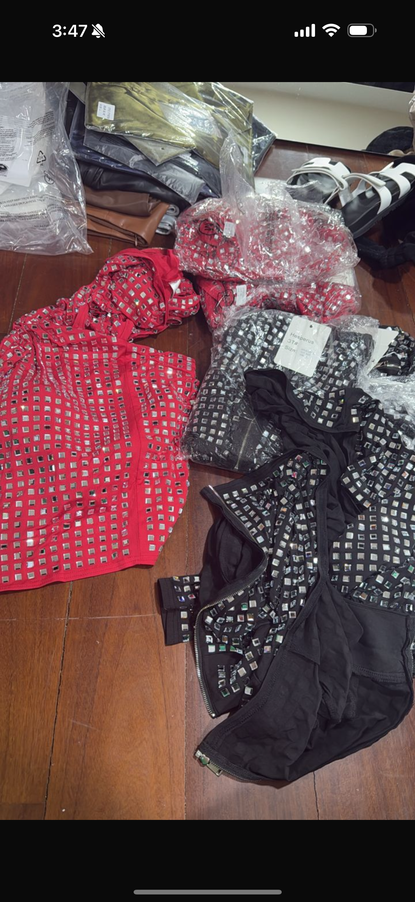 Set negro y rojo con brillantes hesperus