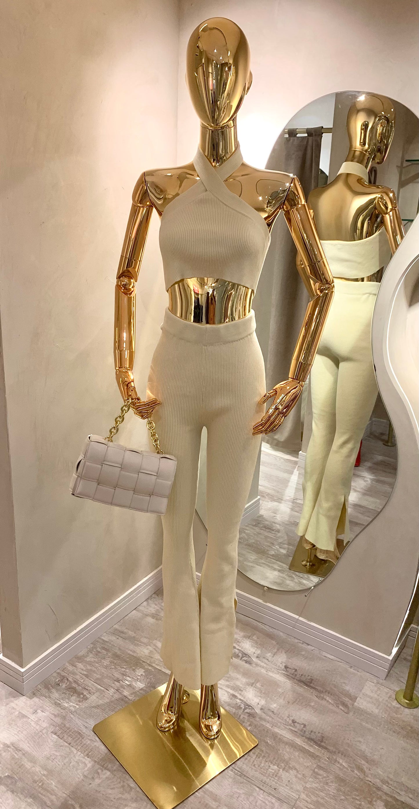 Set beige de top y jogger