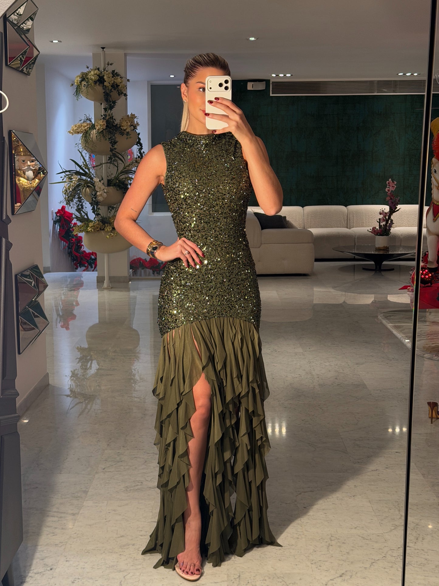 Vestido amarillo y verde con lentejuelas y flecos