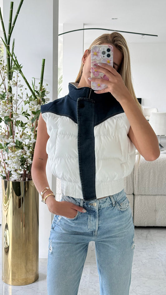 Chaleco blanco con jeans balboa