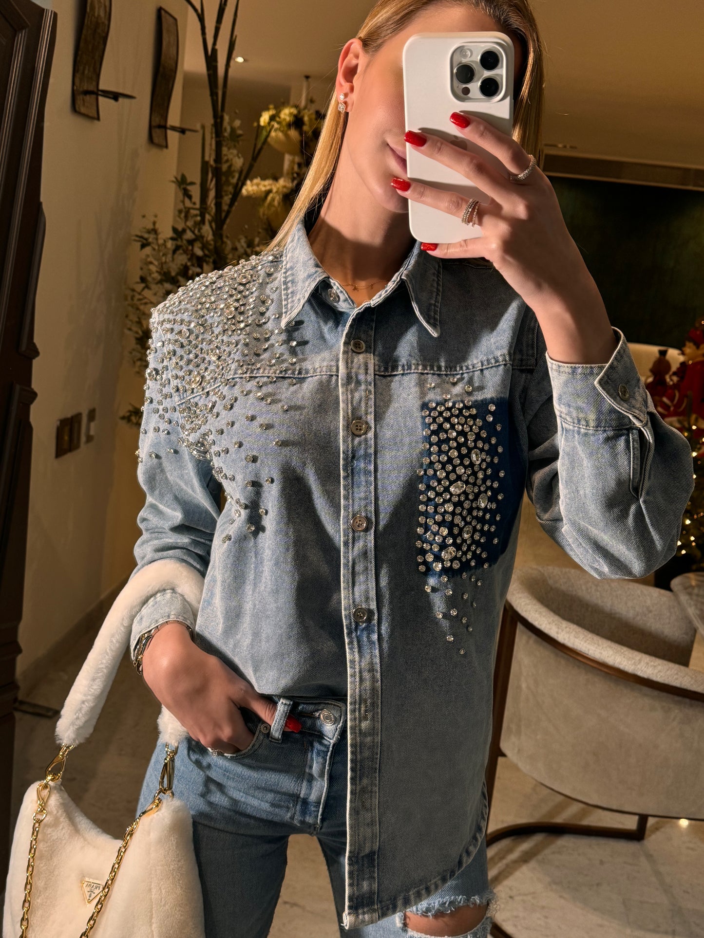 Camisa de jeans prelavado con brillantes