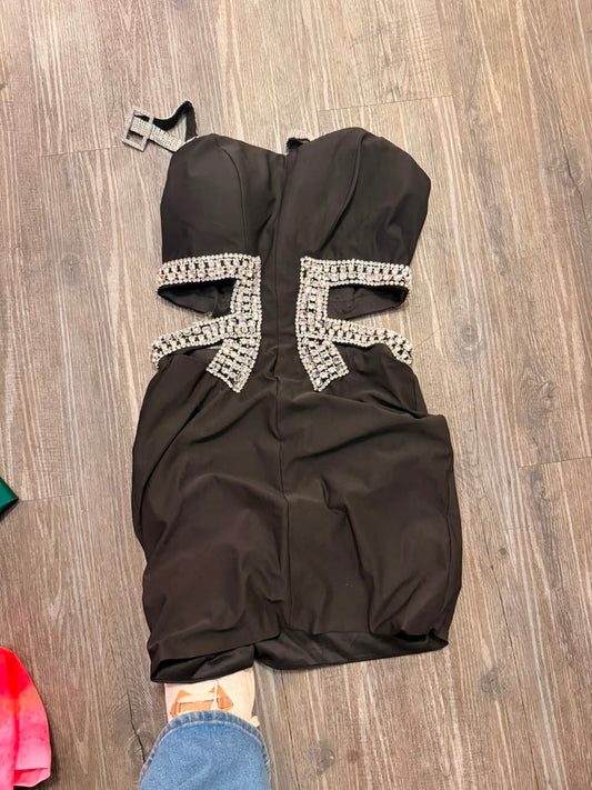 Vestido negro corto stretch con brillantes  cb $135