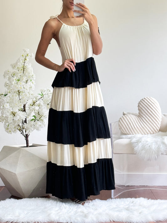 Vestido de rayas nude con negro
