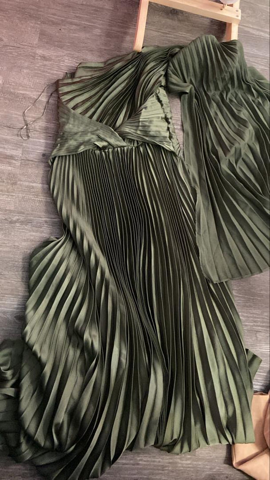 Vestido verde de una manga plisado cb $