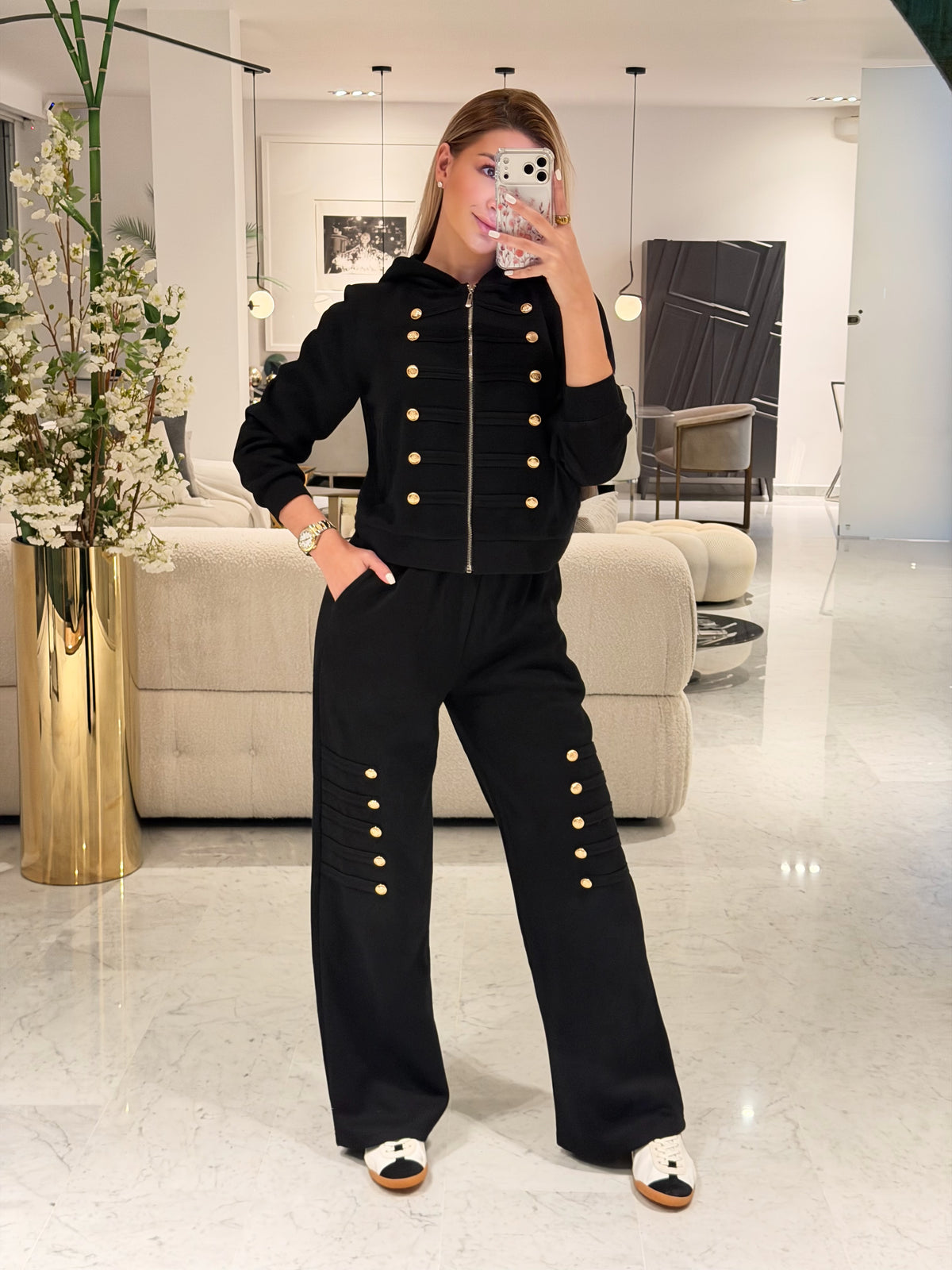 Set negro con botones dorados linzy
