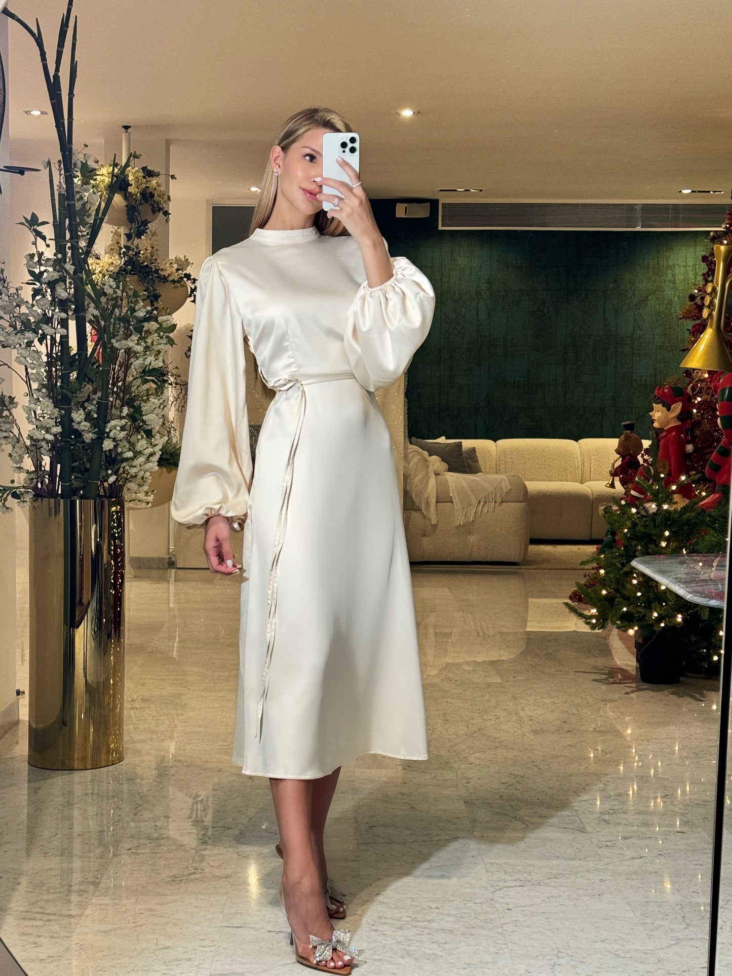 Vestidos de seda mangalarga nude