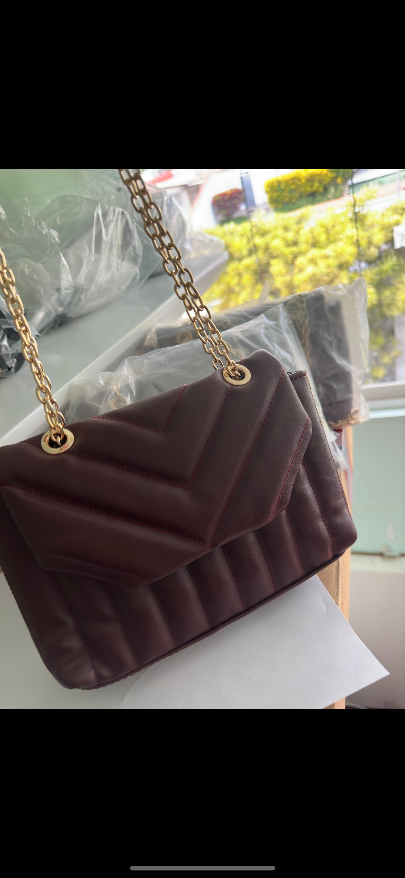 Cartera vino con dorado