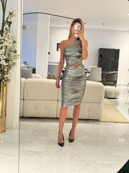 Vestido plateado con negro