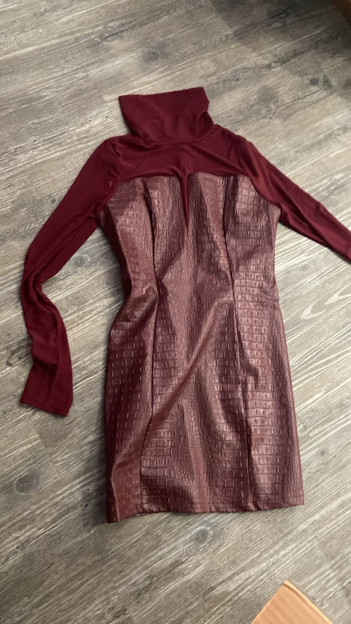 Vestido vino cuerina con transparencias S cb $