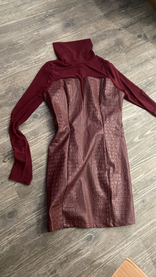 Vestido vino cuerina con transparencias S cb $