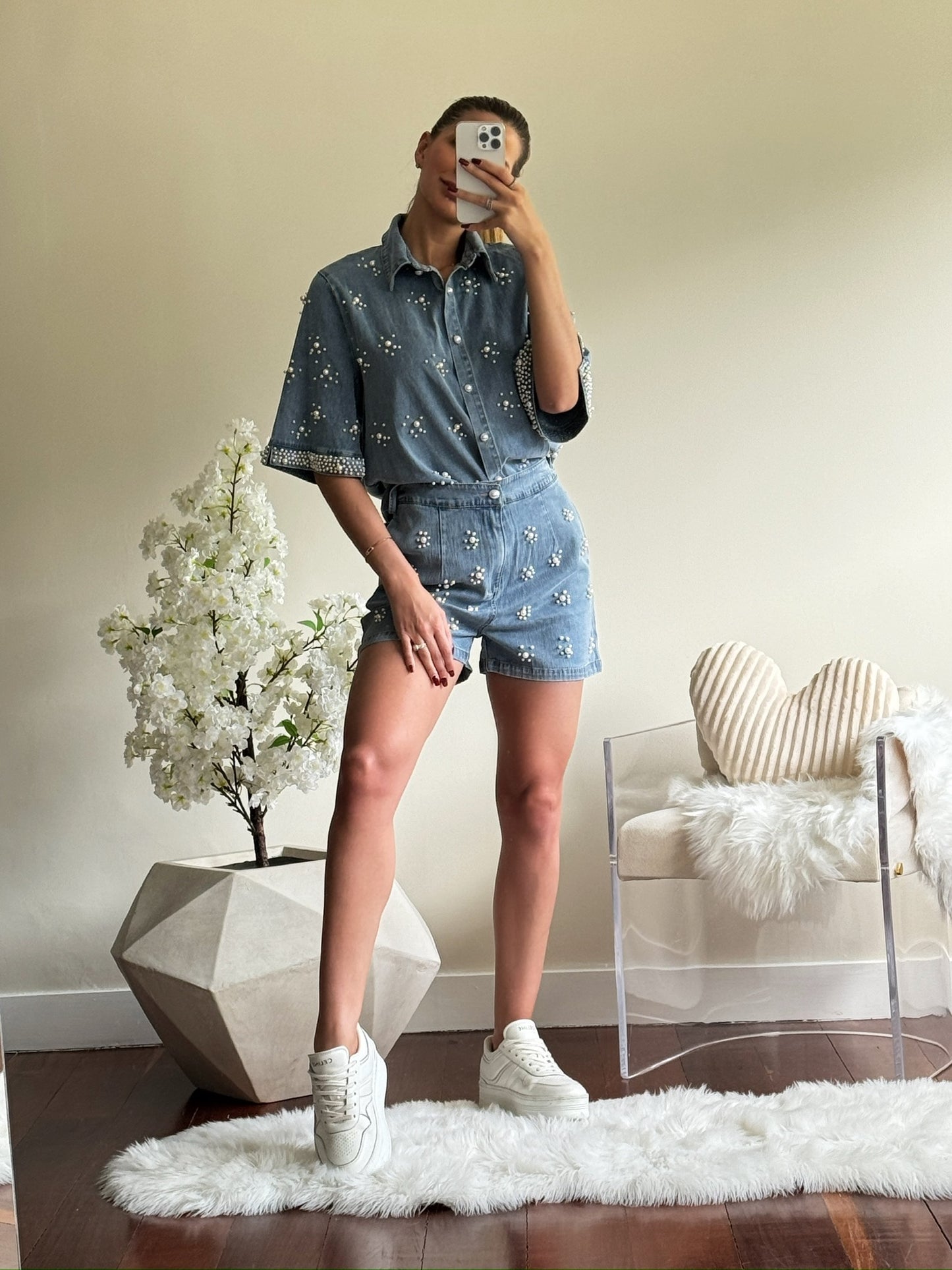Set de short y camisa de jeans con brillantes