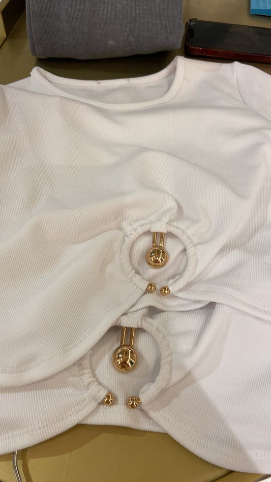 Top blanco con argolla