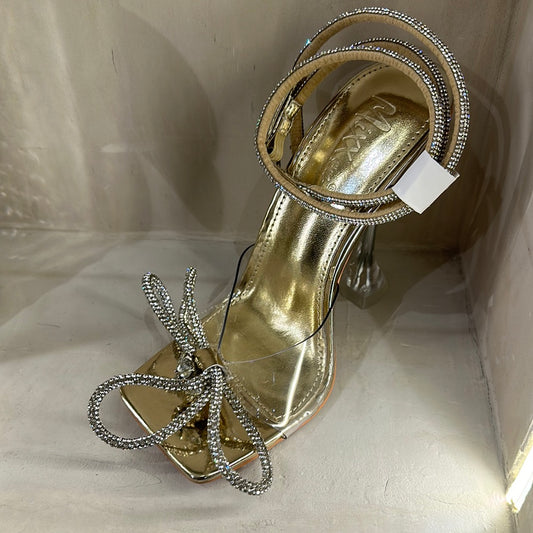 Tacones de lazo brillante