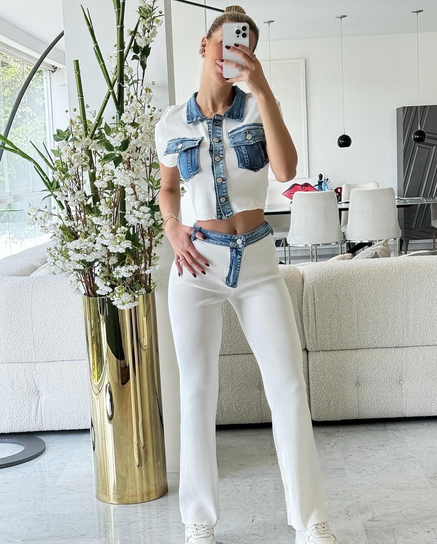 Set deportivo blanco con jeans