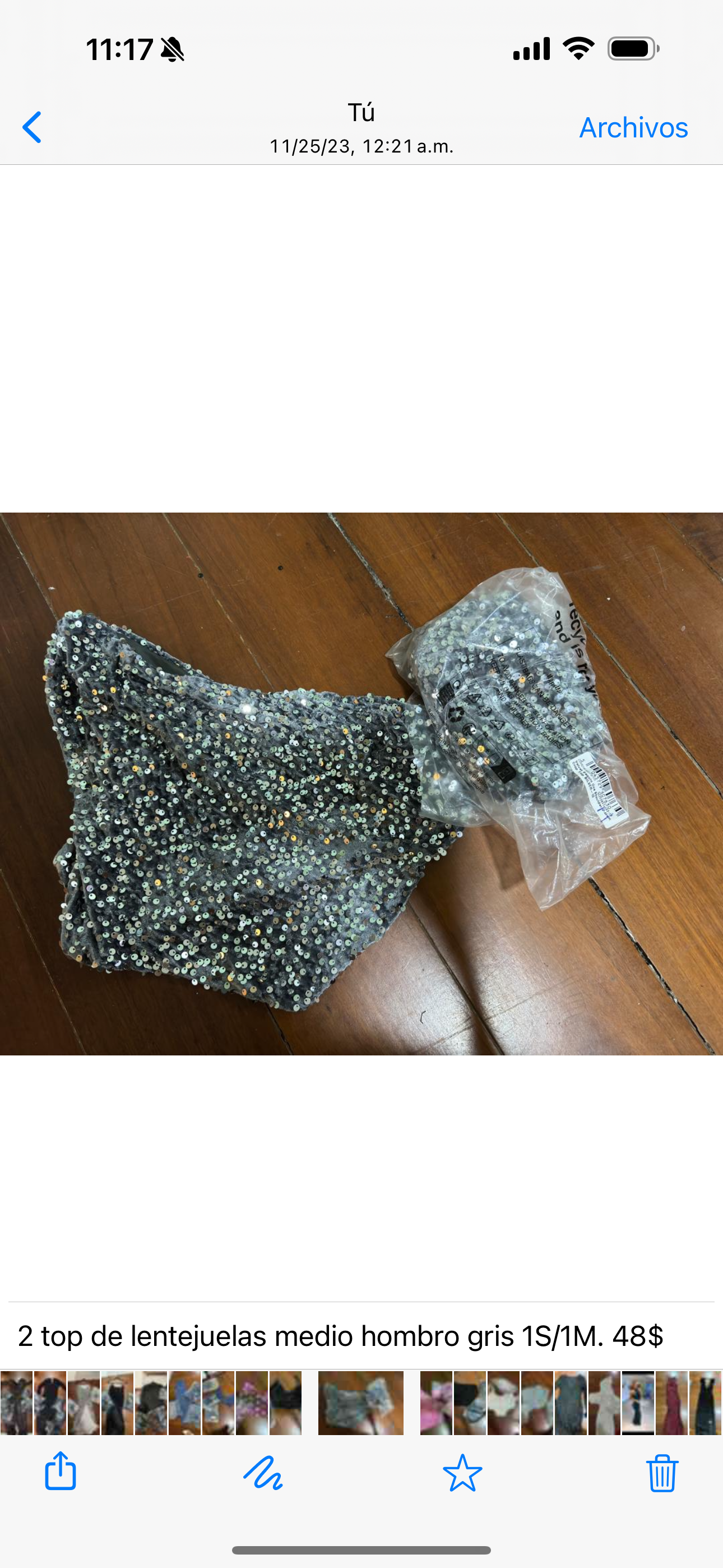 Top de lentejuelas medio hombro gris