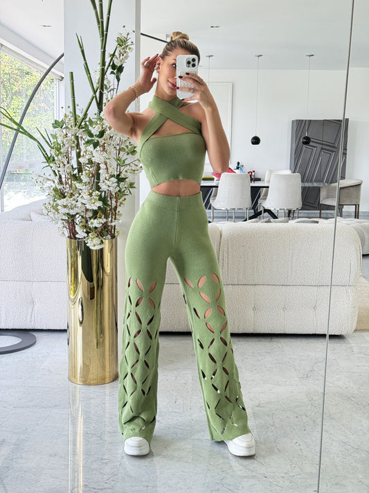 Set de top y pant verde con diseño