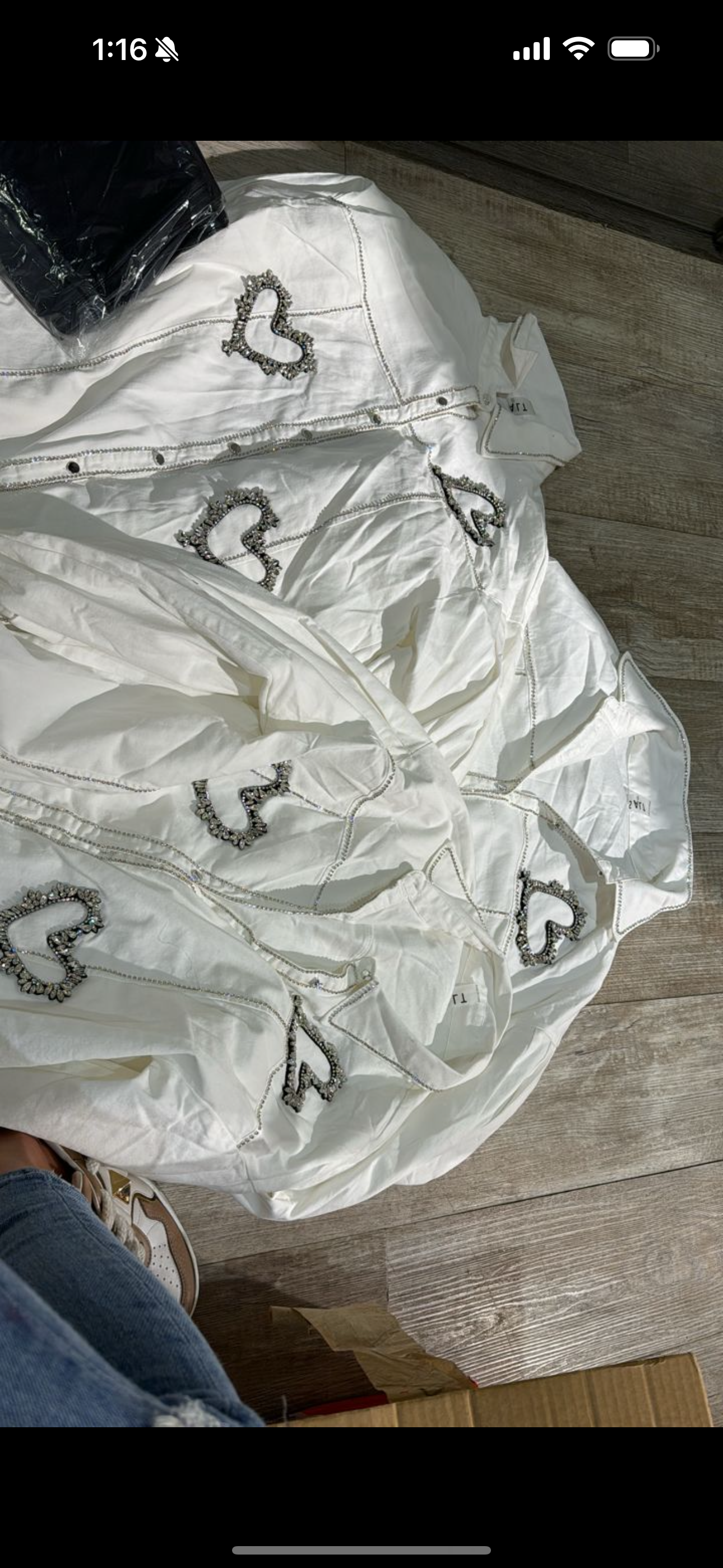 Camisa blanca de corazon brillante