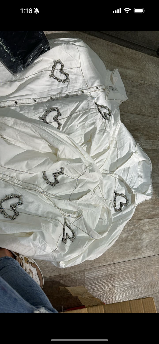 Camisa blanca de corazon brillante