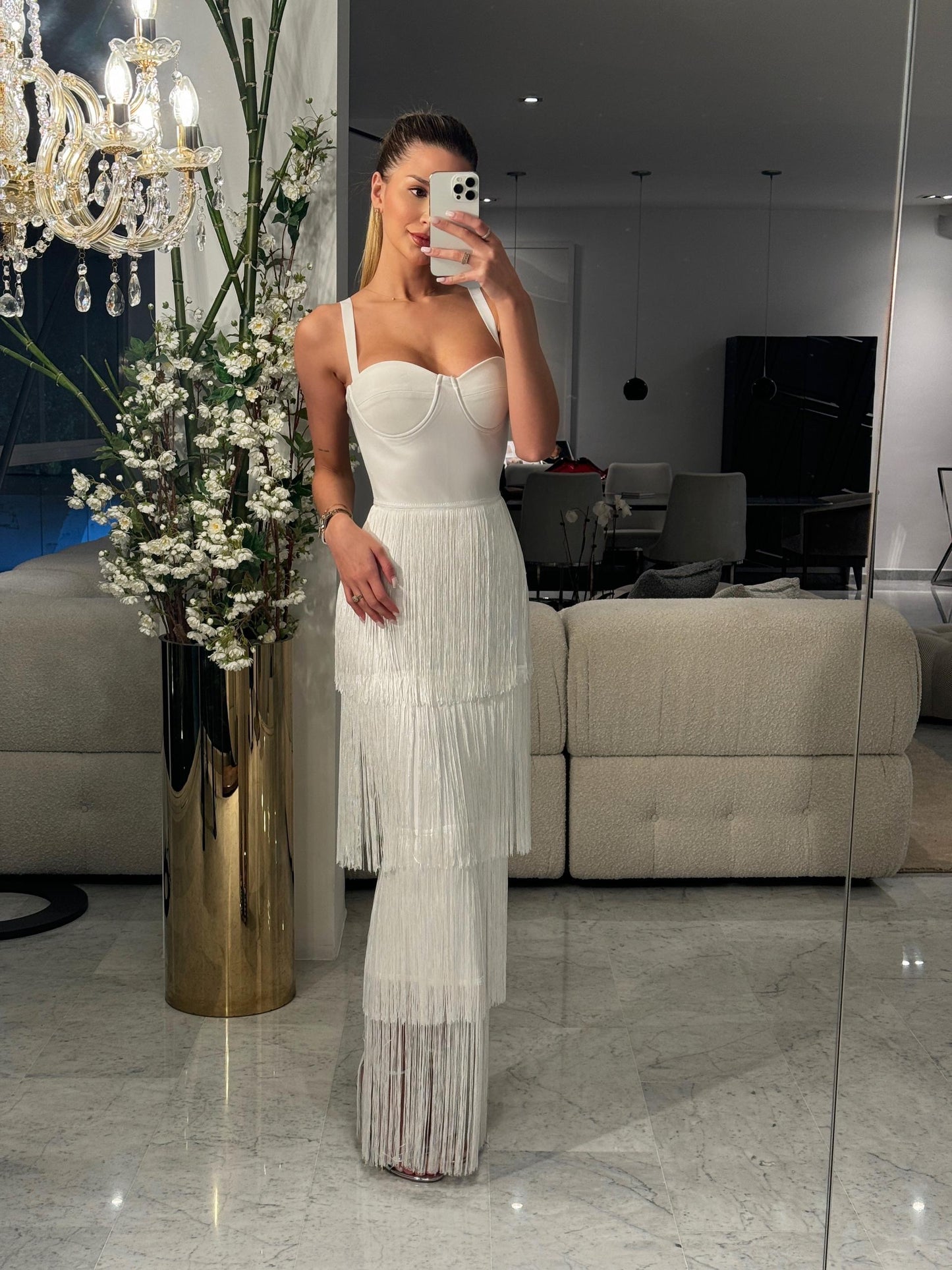 Maxi vestido blanco con vuelos