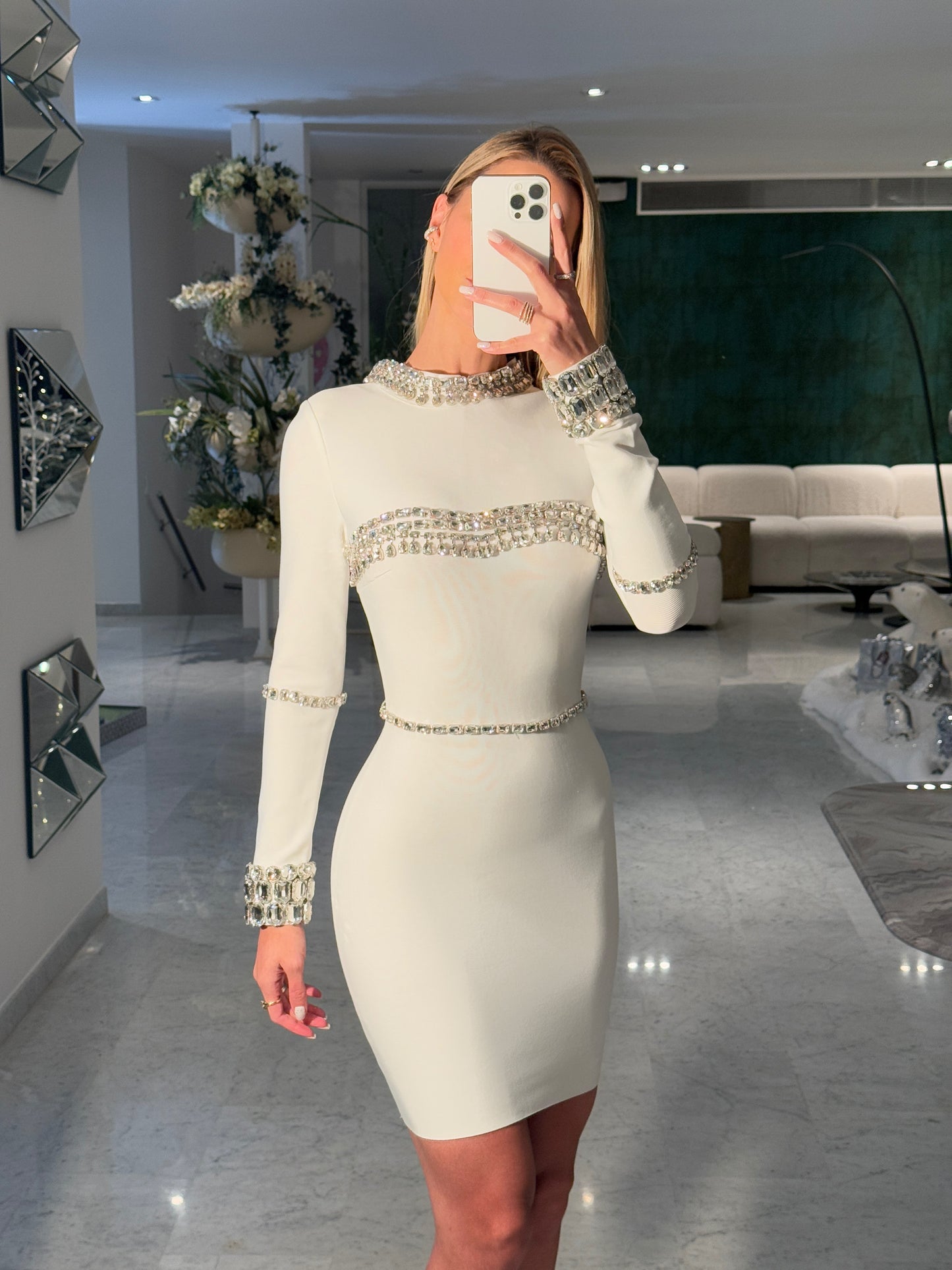 Vestido blanco bandage con brillantes talla S. 155$