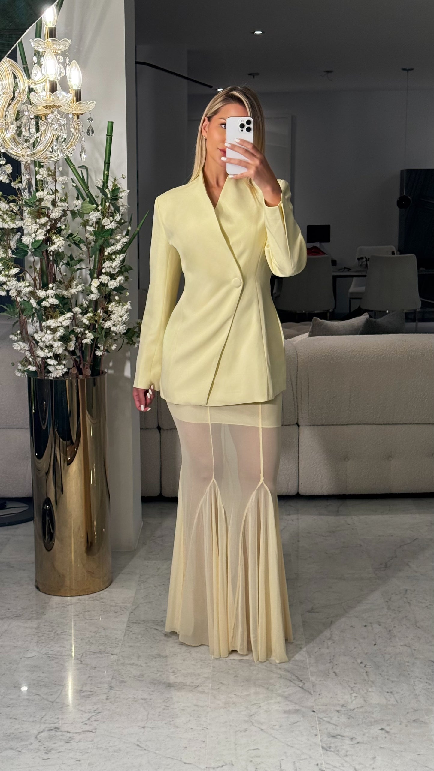 Set amarillo de blazer y falda transparente la ros