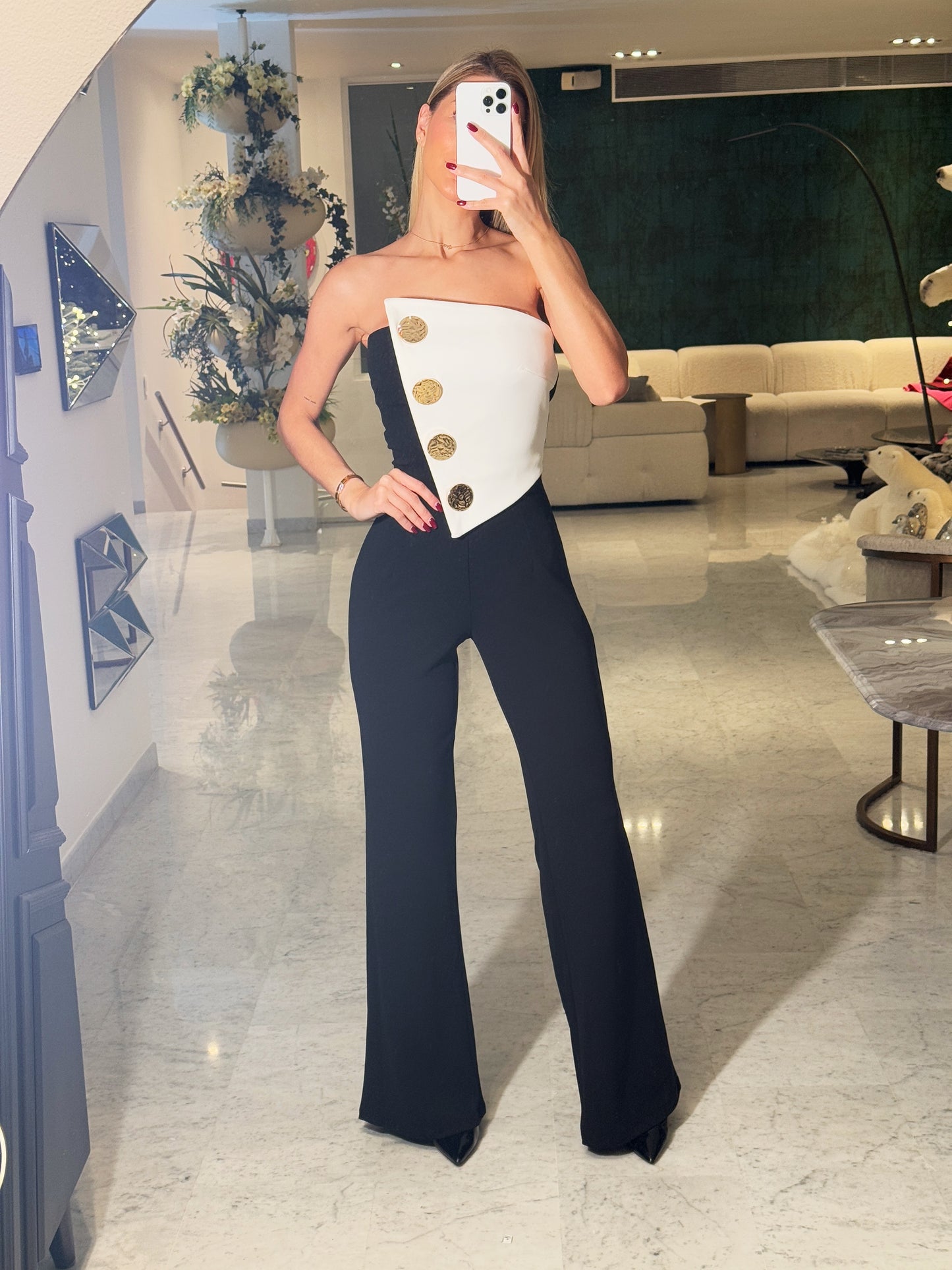 Jumpsuit valentine negro y blanco con botones dorados