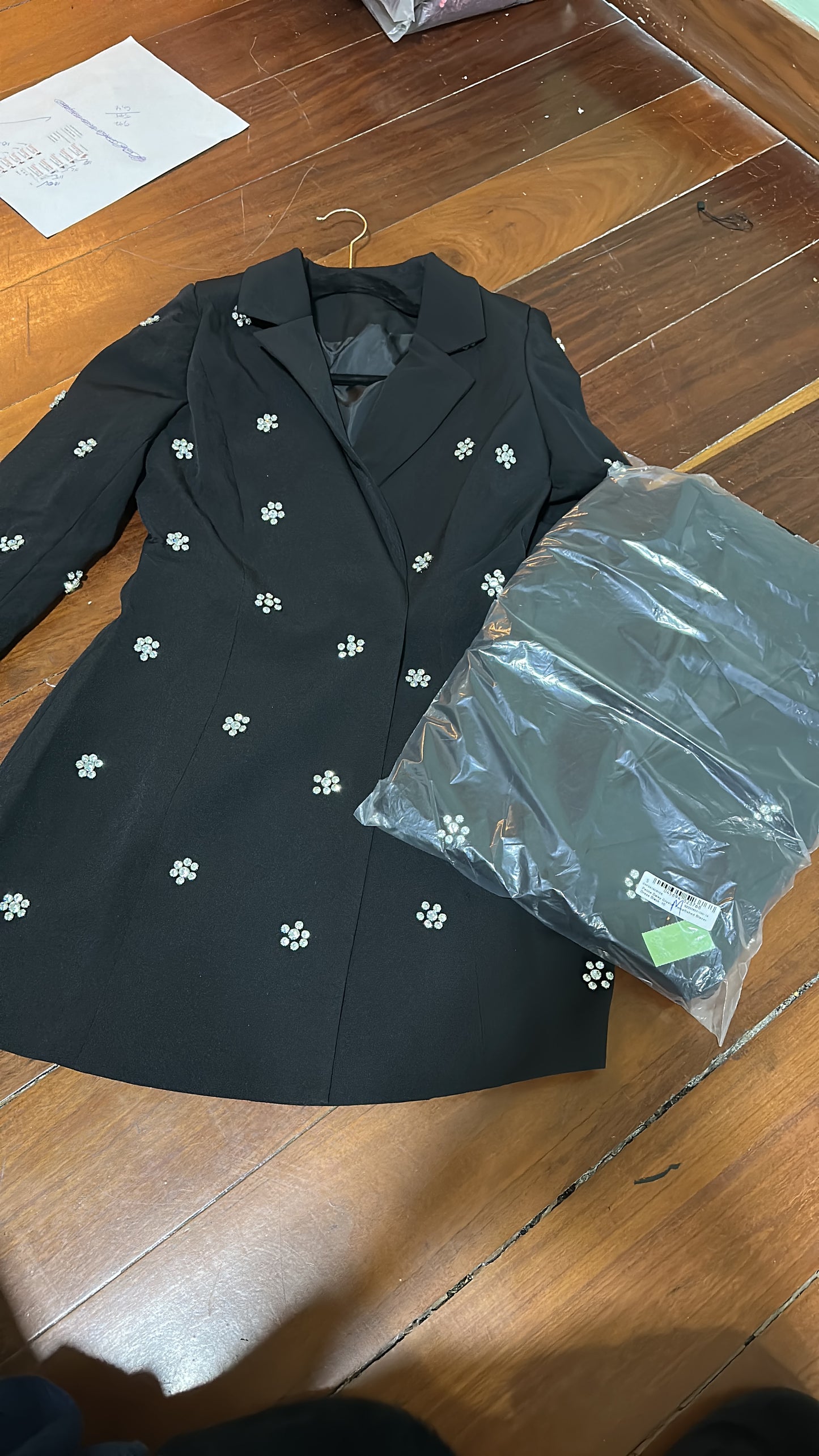 Vestido negro toques brillantes