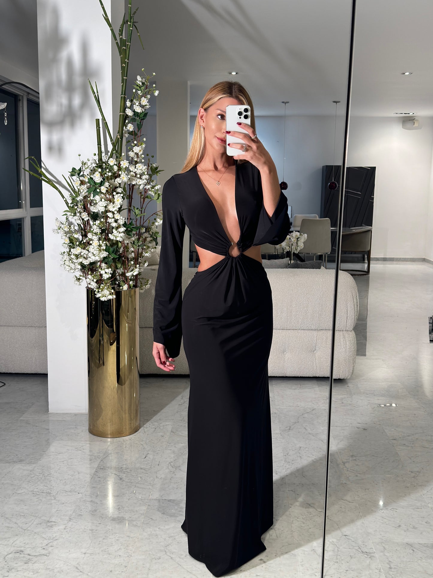 Maxi vestido negro con argolla
