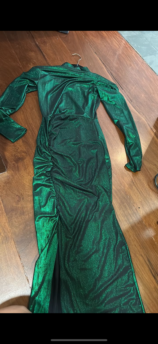 Vestido verde con textura arruchado