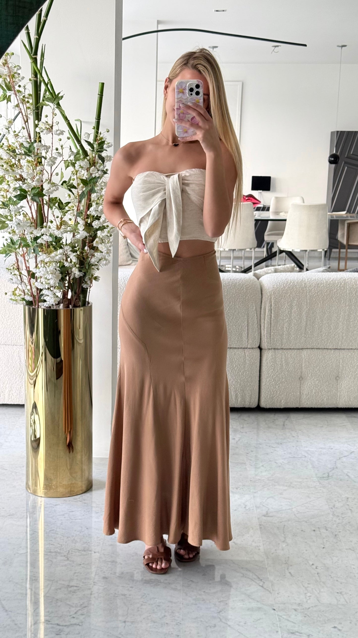 Set marrón con beige Aakaa