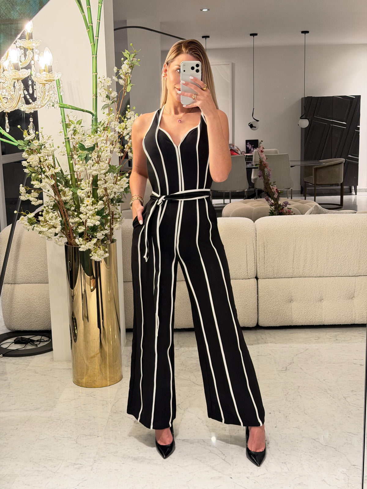 Jumpsuit negro con blando diosa