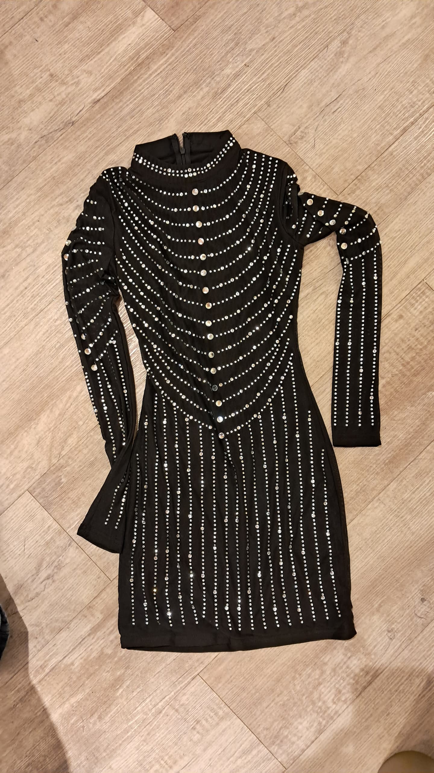 Vestido corto mangalarga negro con brillantes cb 1S 115$