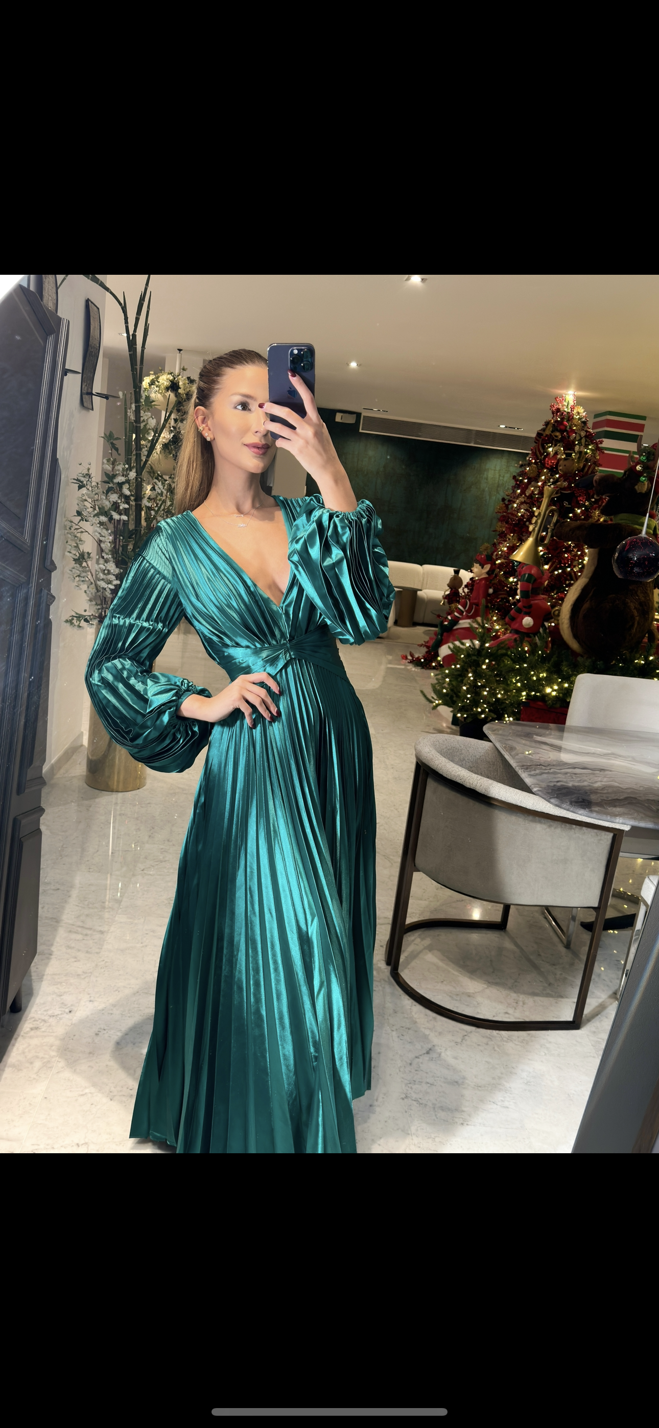 Vestido de seda verde largo plisado
