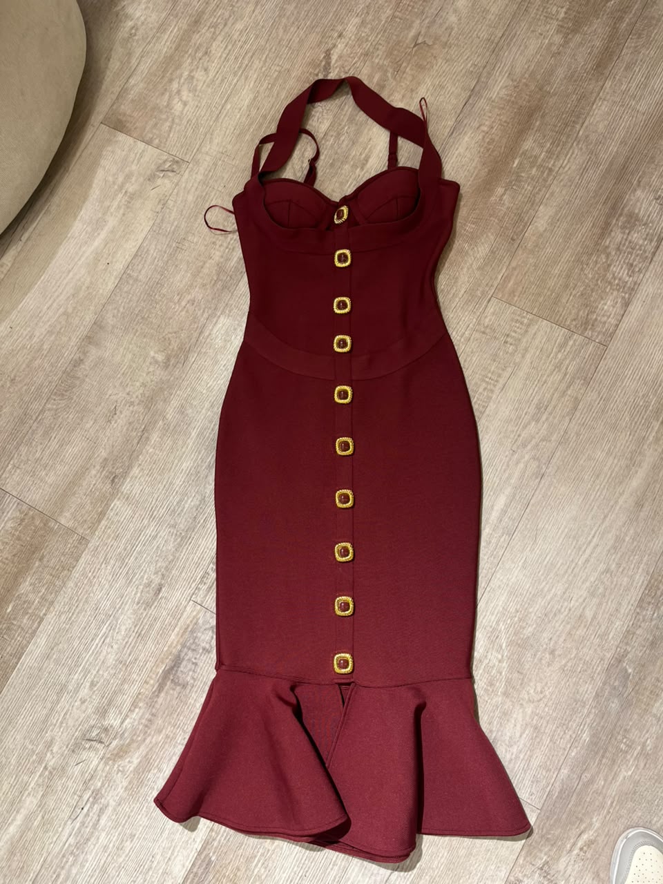 Vestido bandage vino con botones dorados cb