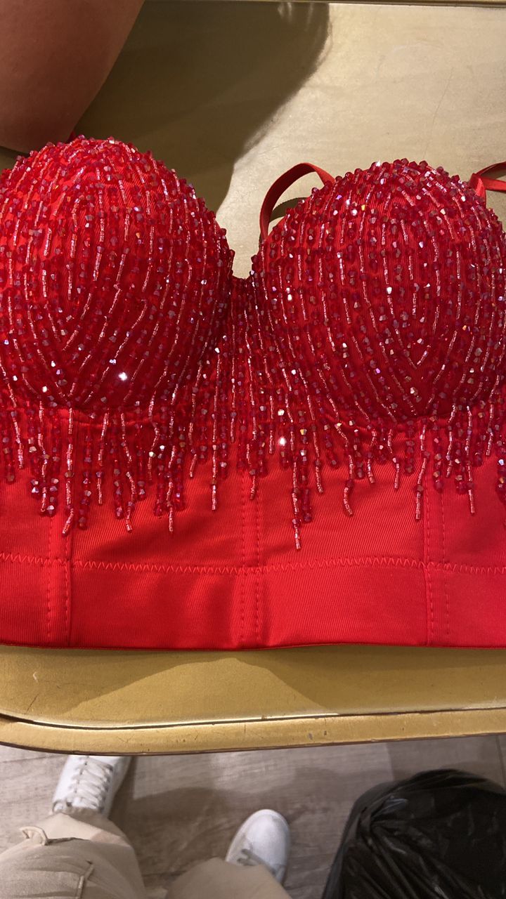 Top rojo brillante kiwi