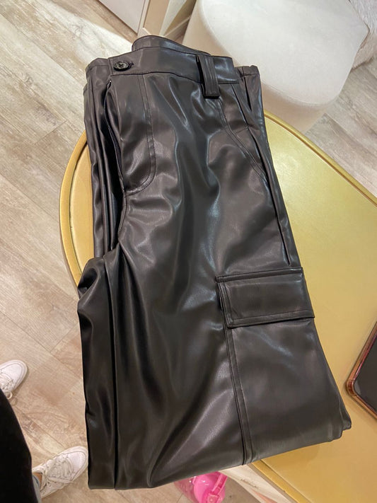 Cargo pant cuerina negro