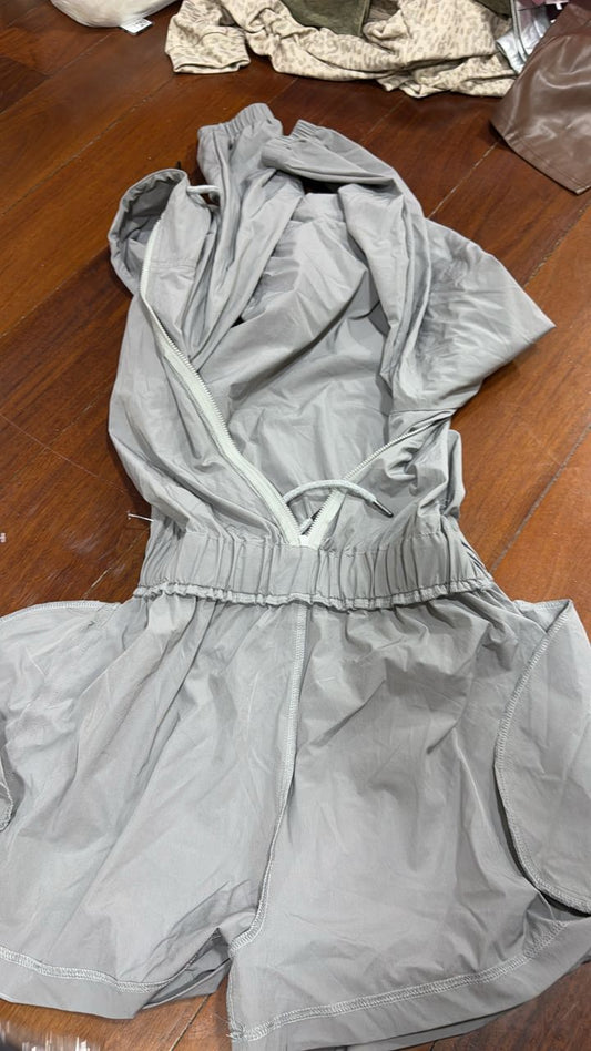 Romper impermeable talla S. Hyfve 65$
