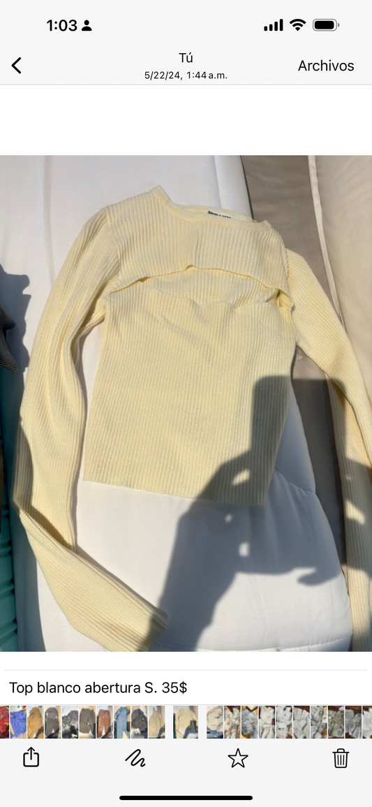Top blanco con abertura