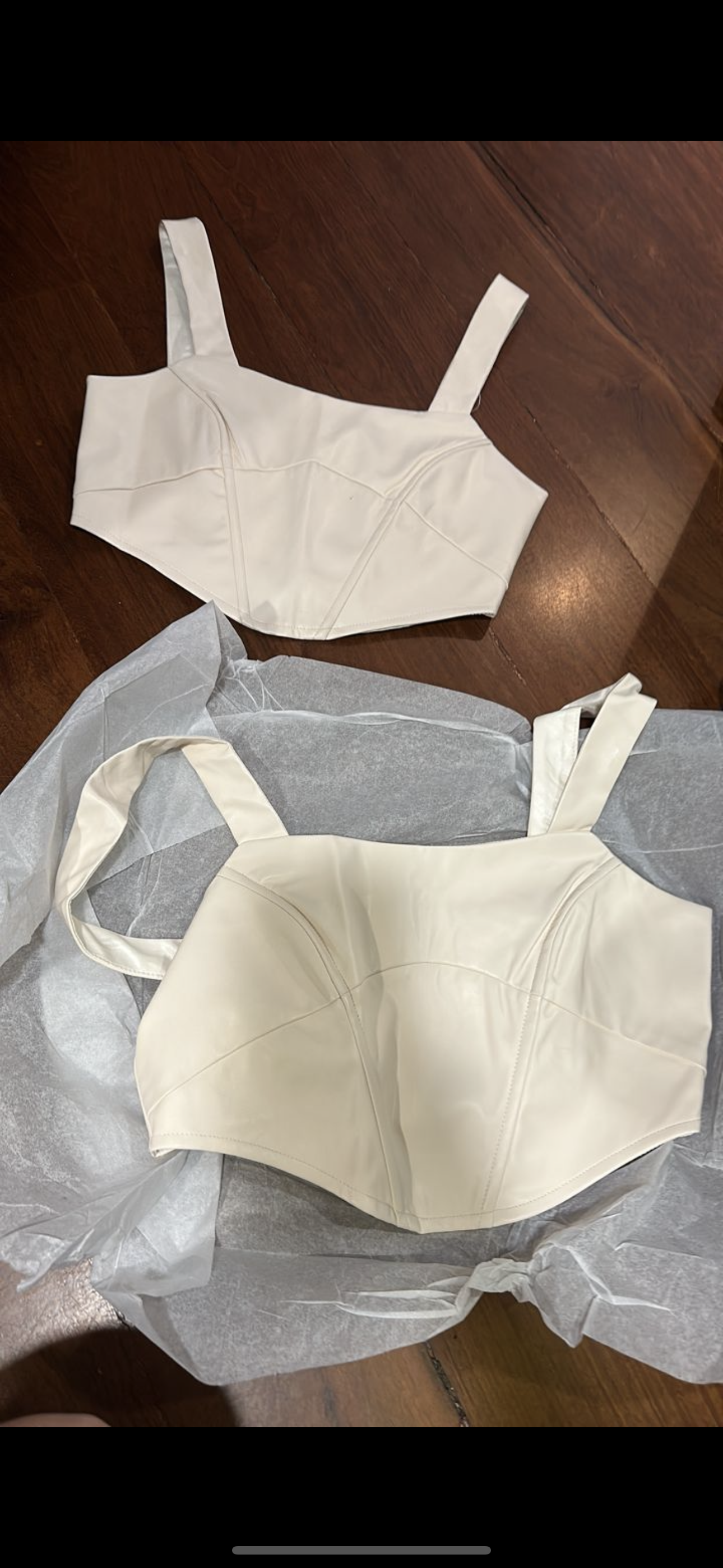 Top cuerina nude