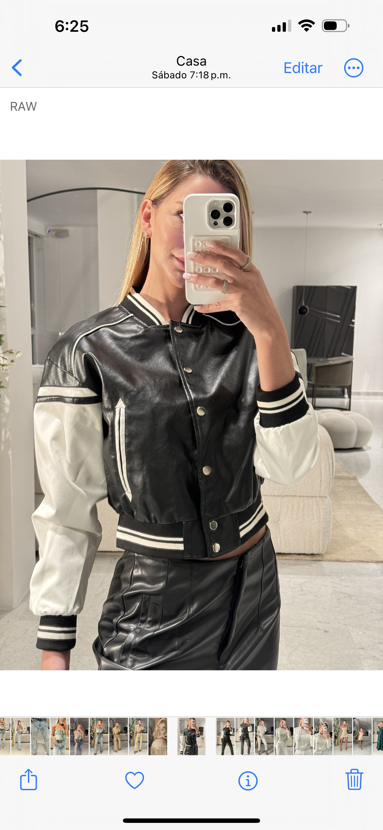 Chaqueta de cuero negro con blanco