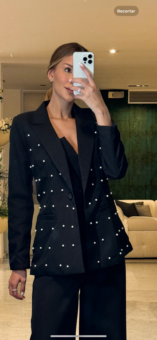 Blazer negro de perlas
