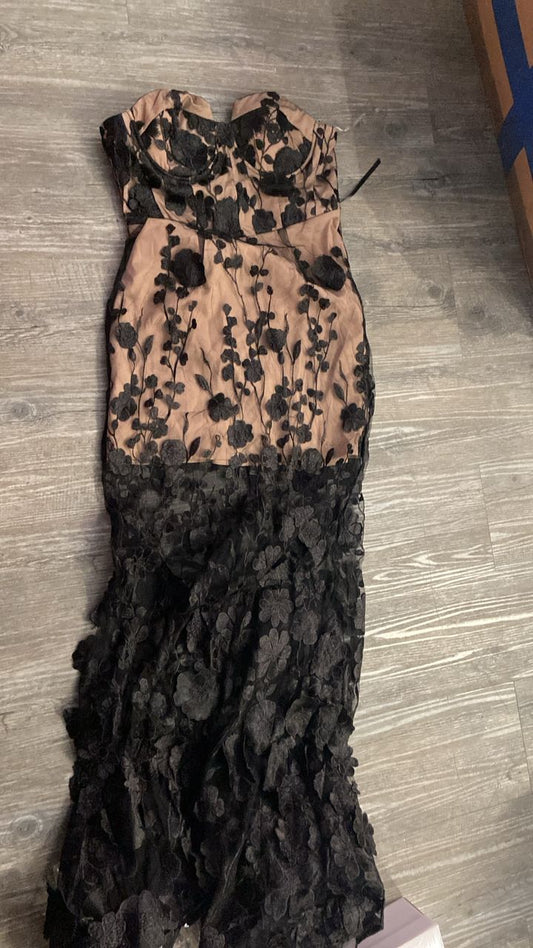 Vestido negro de encaje con fondo beige S cb $165