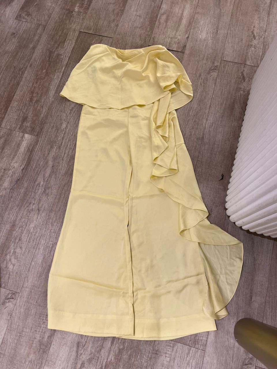 Jumpsuit de seda amarillo cb