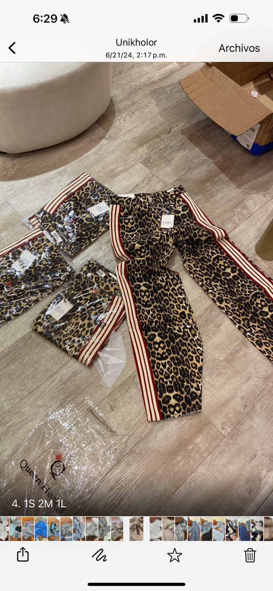 Pantalón de leopardo con rayas blancas