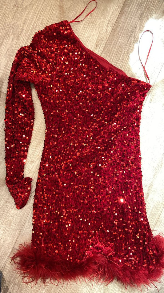 Vestido de una manga corto de lentejuelas y plumas cb