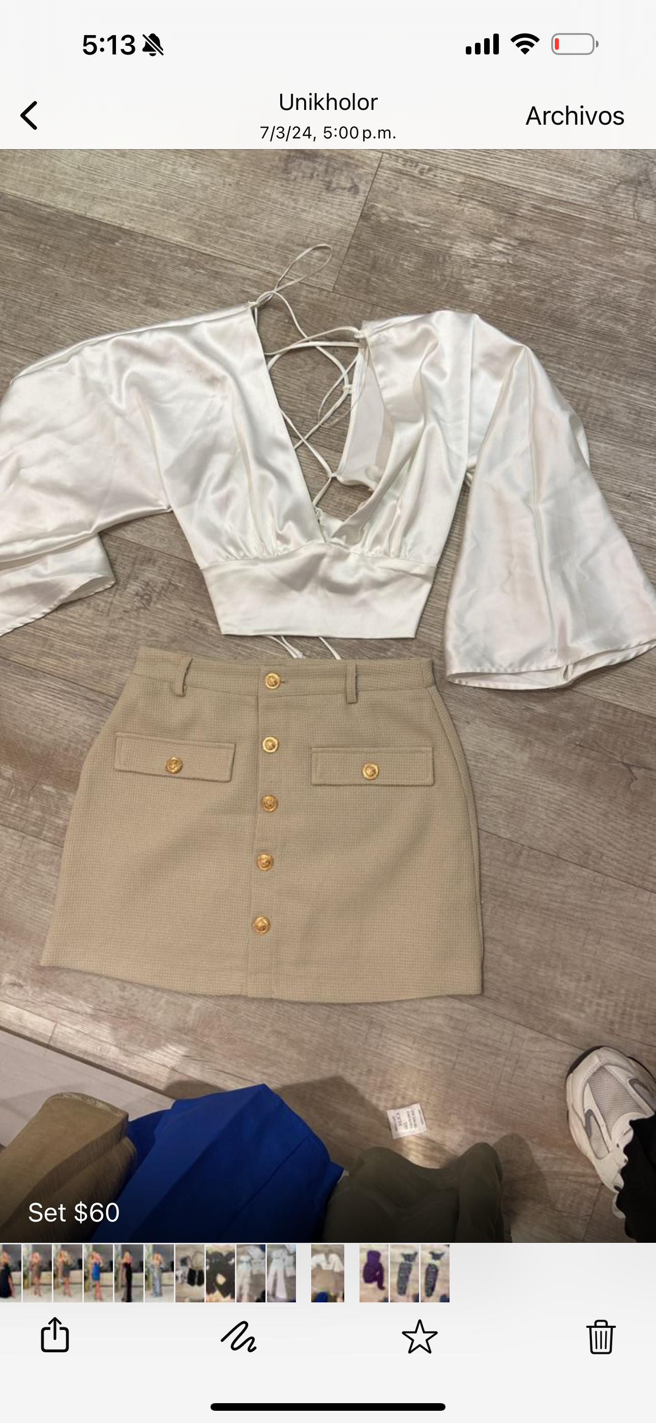 Set de top blanco y falda nude.