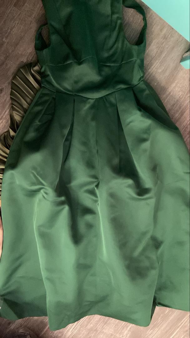 Vestido tipo princesa verde cb $165