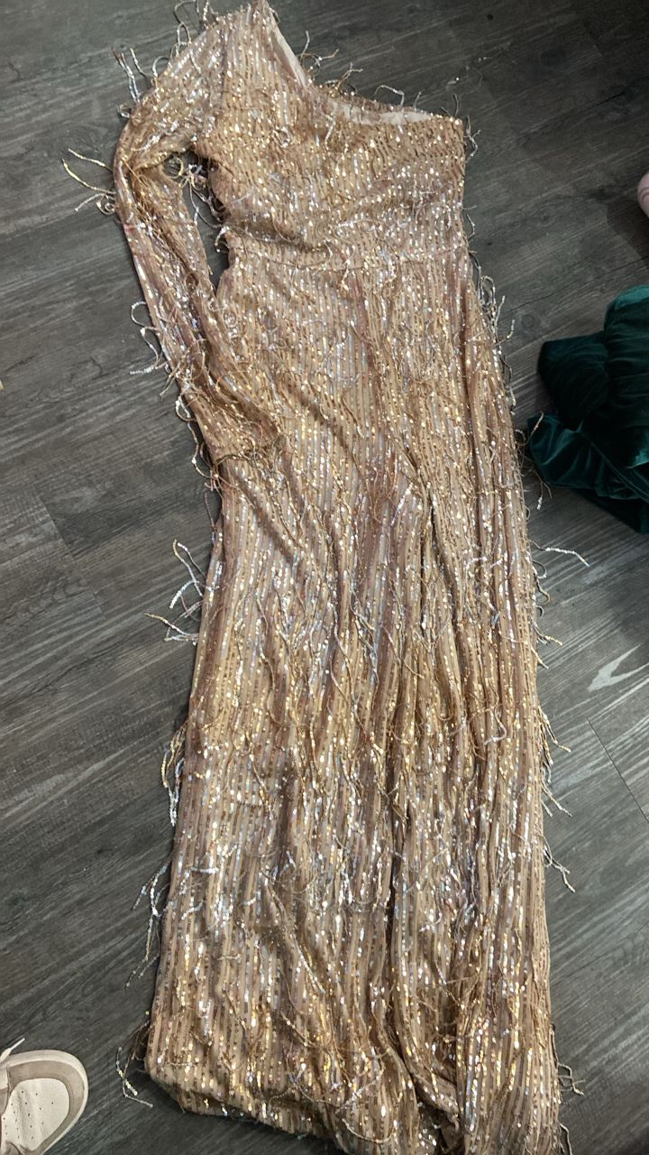 Jumpsuit dorado con lentejuelas y flecos S cb $
