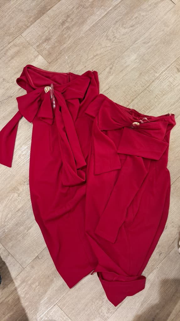 Vestido midi rojo con lazo en el hombro cb 1/1 75$